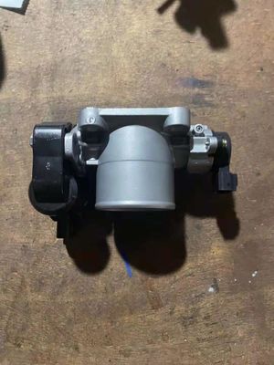Toyota Hilux KUN25 KUN26 2KD 26100-0L010 26100-30070 Korpus gazu Assy Rok 1986-1991