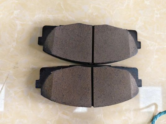 04465-YZZE9 Zestaw ceramicznych klocków hamulcowych do Toyoty Hiace LH50 LH60 YH50 YH60 LH55 LH56